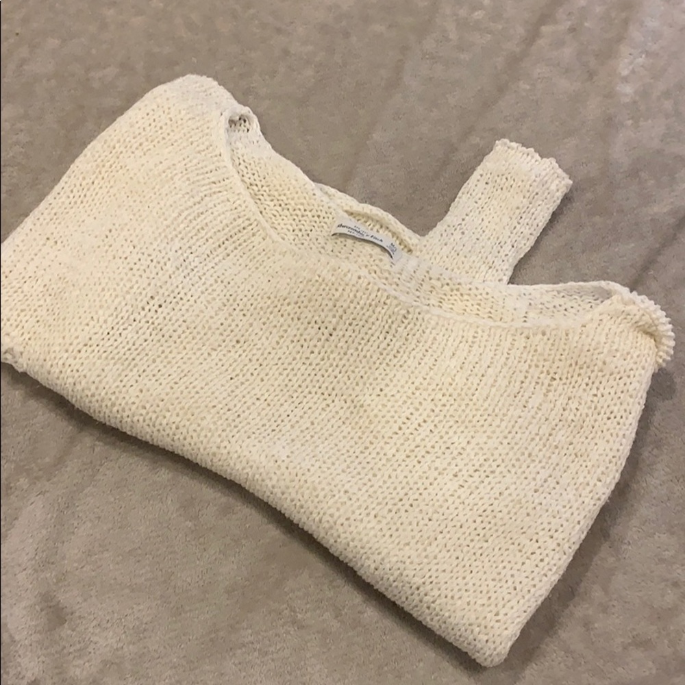 ❤️ Abercrombie distressed sweater